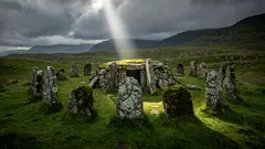 Zagadka starsza niż piramidy: co archeolodzy znaleźli w 5000-letnich grobowcach w Szkocji